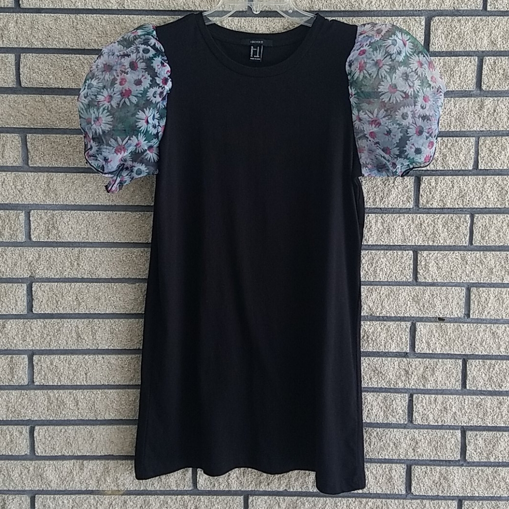NWOT Forever 21 Floral Puff Sleeves Dress